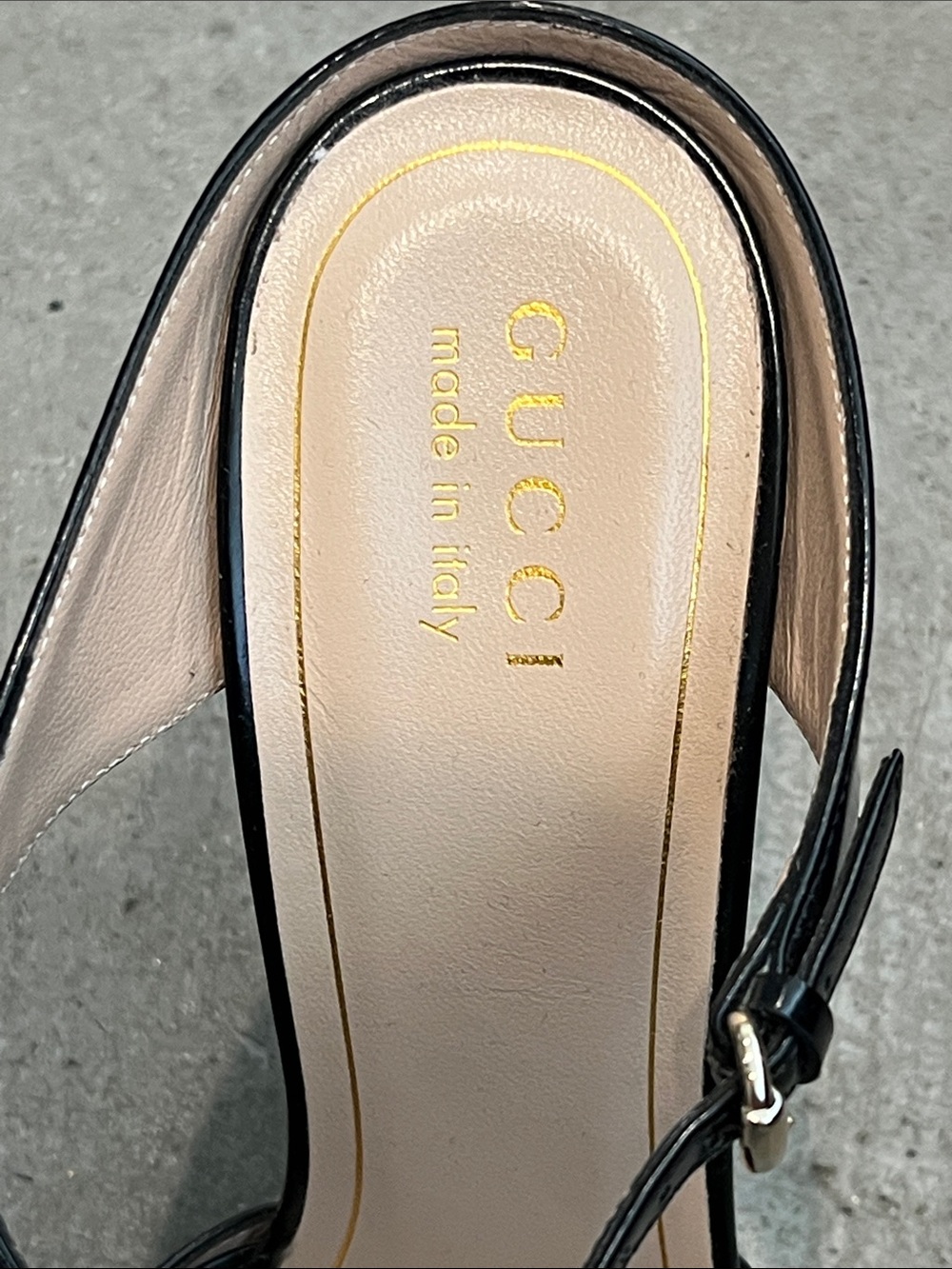 Gucci Black Patent Pointed Pumps with Clear Wedge - Picture 2 of 9